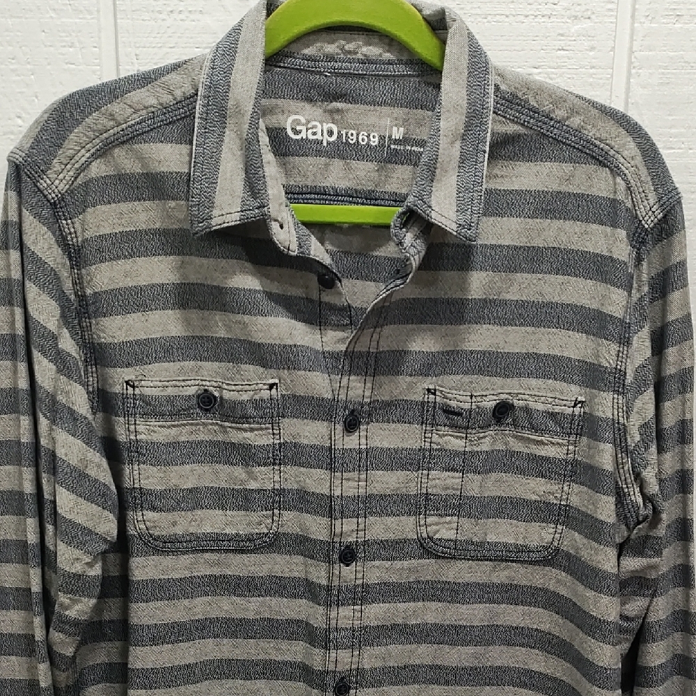 GAP Men's Blue and Gray Striped Button Down Shirt